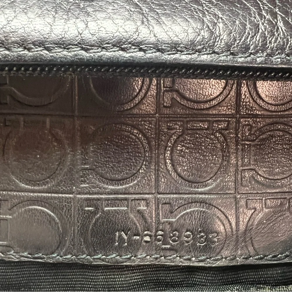 SALVATORE FERRAGAMO Ganchini Leather Wallet in Black